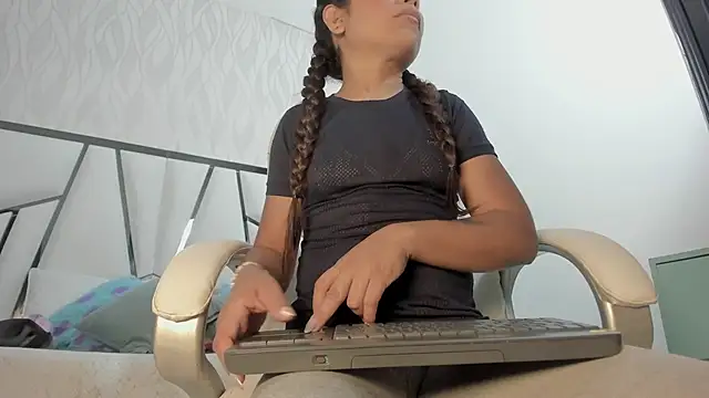 Victoriaa millers online show from 13, 3, 2026