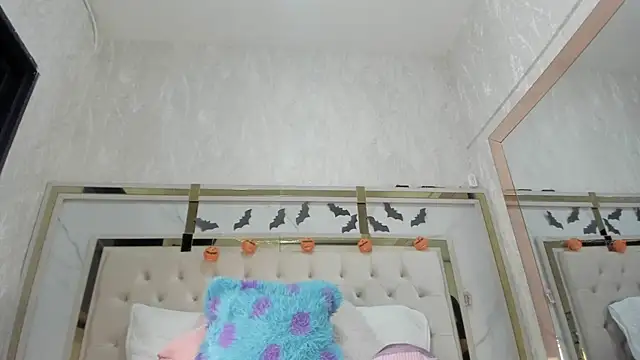 Victoriaa millers online show from 16, 10, 2025