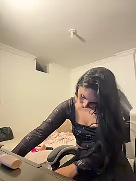  miaquevedo  online show from 11, 5, 2026