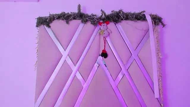  miaquevedo  online show from 17, 12, 2025