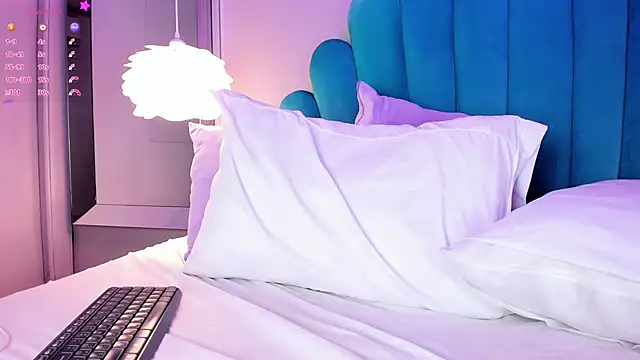 CaitlynCouper online show from 6, 3, 2025