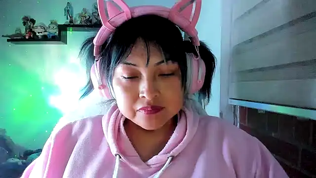 Snapshot of Shaddycute_ chatting on 2, 6, 2026 Shaddycute online show from 2, 6, 2026