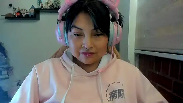 Shaddycute  online show from 14, 4, 2026