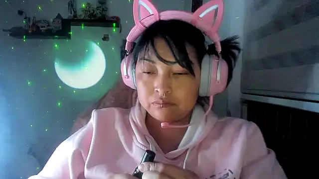 Shaddycute  online show from 15, 4, 2026