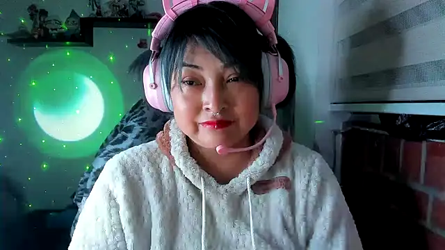 Snapshot of Shaddycute_ chatting on 18, 5, 2026 Shaddycute online show from 18, 5, 2026