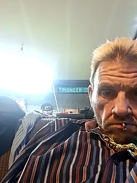 Snapshot of gettinit2wice chatting on 21, 12, 2025 gettinit2wice online show from 21, 12, 2025