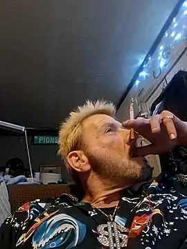 Snapshot of gettinit2wice chatting on 15, 12, 2025 gettinit2wice online show from 15, 12, 2025