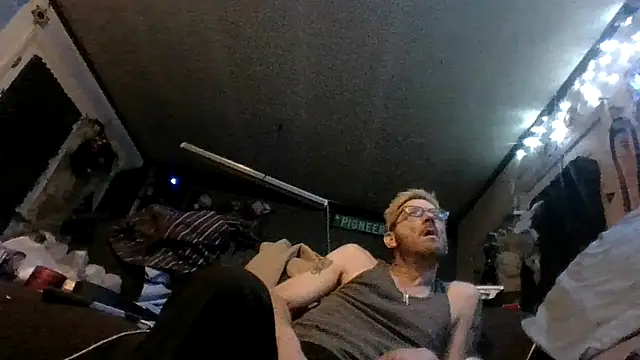 Snapshot of gettinit2wice chatting on 22, 12, 2025 gettinit2wice online show from 22, 12, 2025