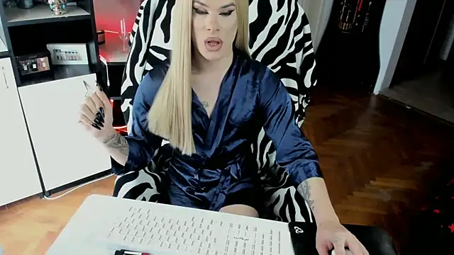 EvelynLexy online show from 15, 11, 2025