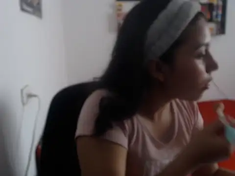 HannaKlein online show from 6, 2, 2025