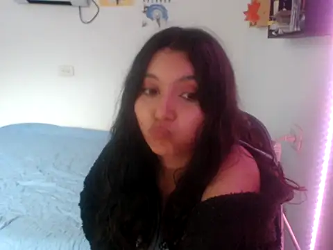 HannaKlein online show from 8, 9, 2025