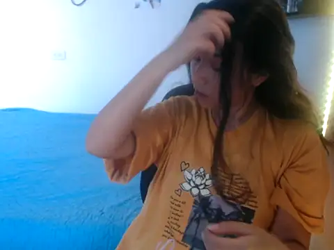 HannaKlein online show from 10, 9, 2025