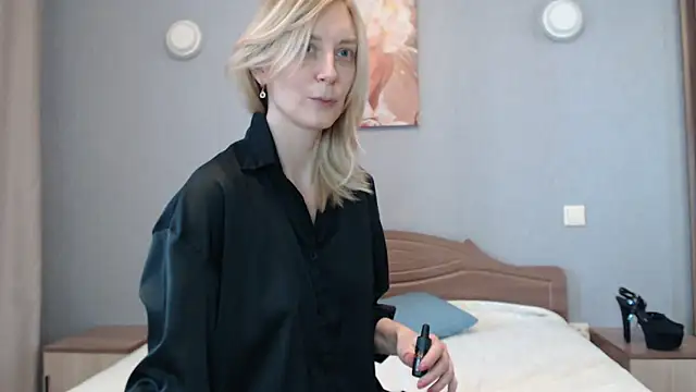 AvelinaLeoni online show from 2, 3, 2025