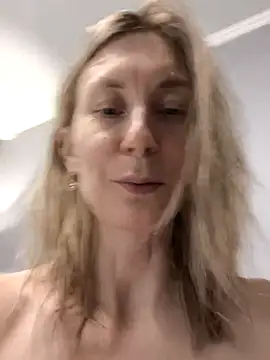 AvelinaLeoni online show from 13, 10, 2025