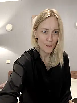 AvelinaLeoni online show from 13, 9, 2025