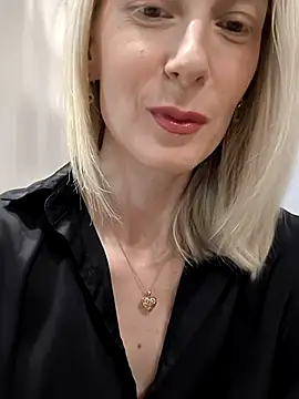 AvelinaLeoni online show from 19, 12, 2025