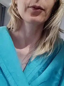 AvelinaLeoni online show from 18, 3, 2025