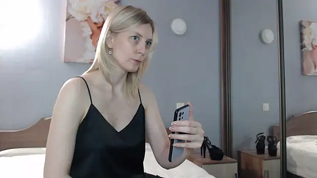 AvelinaLeoni online show from 14, 3, 2025