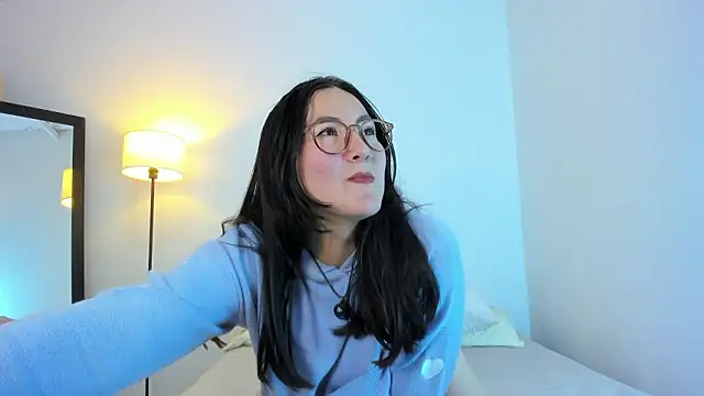 Elle Lee  online show from 7, 3, 2026