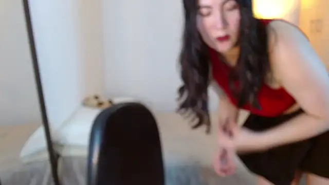 Elle Lee  online show from 13, 3, 2026