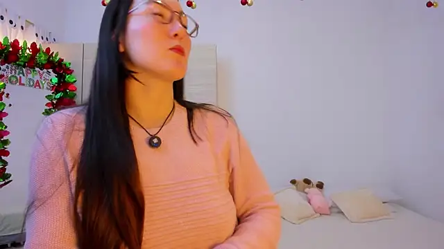 Elle Lee  online show from 2, 12, 2025