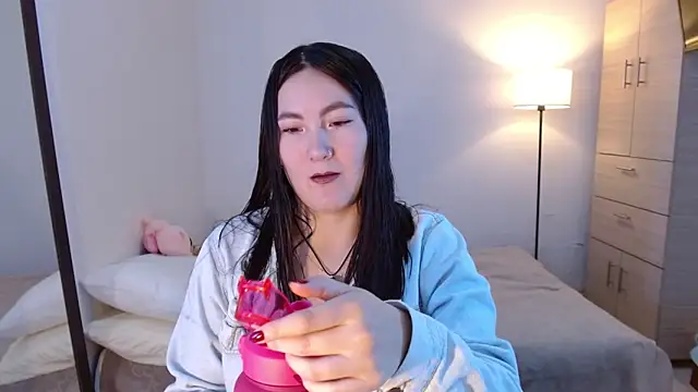 Elle Lee  online show from 20, 3, 2026