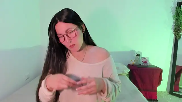 Elle Lee  online show from 9, 3, 2025