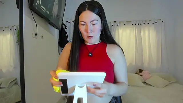 Elle Lee  online show from 6, 10, 2025