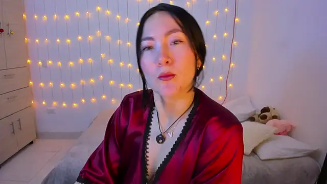 Elle Lee  online show from 16, 12, 2025