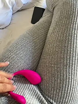 Cherry-red-xo online show from 13, 3, 2025