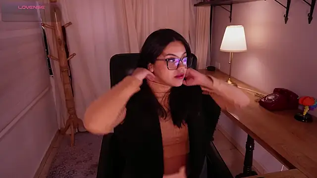 Snapshot of Sophia_wilsonn_ chatting on 16, 11, 2025 Sophia wilsonn online show from 16, 11, 2025