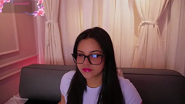 Snapshot of Sophia_wilsonn_ chatting on 4, 10, 2025 Sophia wilsonn online show from 4, 10, 2025