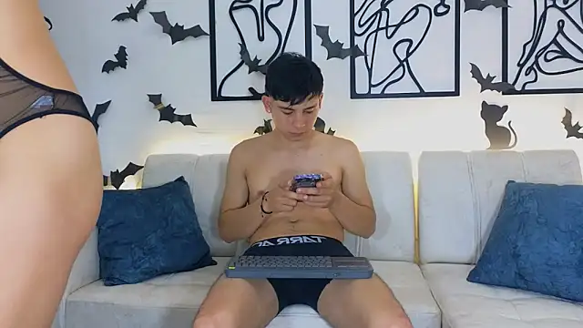 Nicole and deam13 online show from 13, 10, 2025