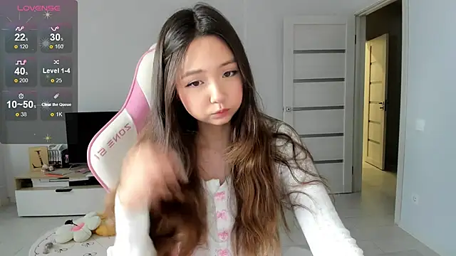 Fluffy Rose online show from 19, 7, 2026