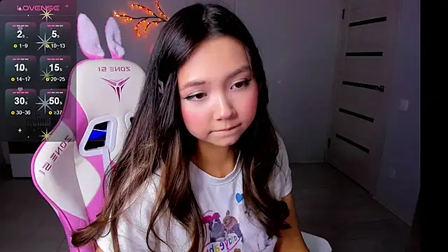 Fluffy Rose online show from 2, 10, 2025