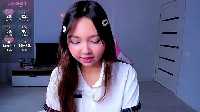 Fluffy Rose online show from 8, 10, 2025