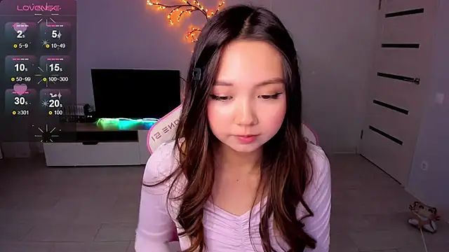 Fluffy Rose online show from 1, 10, 2025