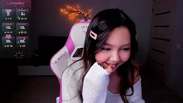 Fluffy Rose online show from 6, 10, 2025