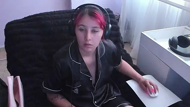 bonnie moon  online show from 11, 10, 2025