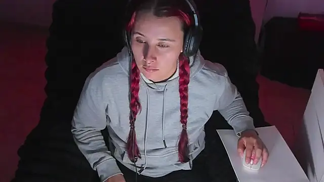 bonnie moon  online show from 22, 10, 2025