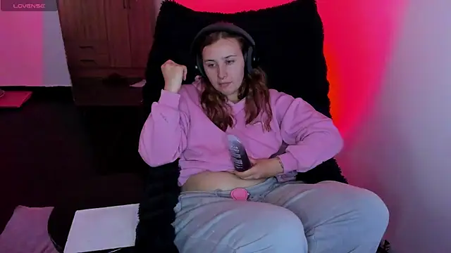 bonnie moon  online show from 24, 2, 2026