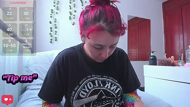 bonnie moon  online show from 10, 9, 2025