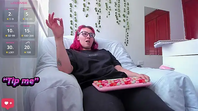 bonnie moon  online show from 16, 9, 2025