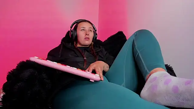 bonnie moon  online show from 17, 1, 2026