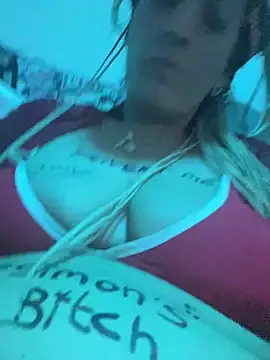 Haleytightlips1986 online show from 18, 4, 2026