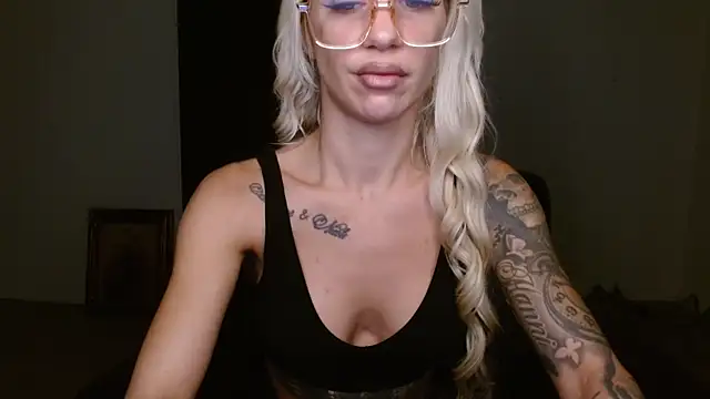 JuicyJanexo online show from 17, 9, 2025