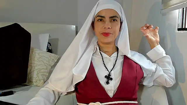 Snapshot of ClaraMariaMon chatting on 4, 6, 2026 ClaraMariaMon online show from 4, 6, 2026