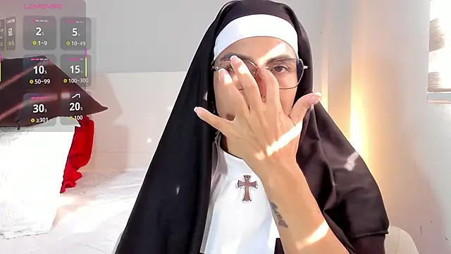 Snapshot of ClaraMariaMon chatting on 28, 11, 2025 ClaraMariaMon online show from 28, 11, 2025