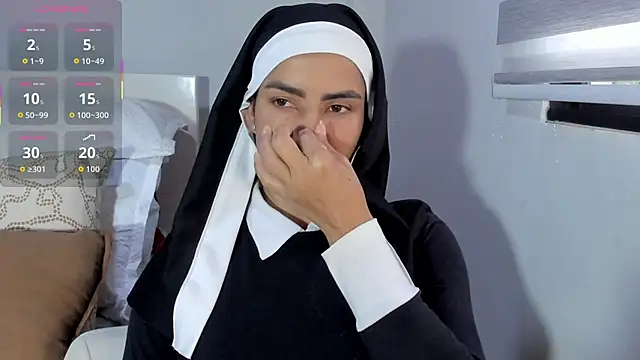 Snapshot of ClaraMariaMon chatting on 8, 10, 2025 ClaraMariaMon online show from 8, 10, 2025