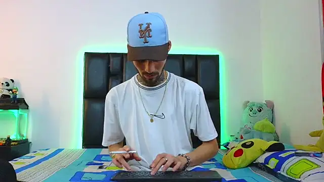 Snapshot of Brutal_Sex_Fucking chatting on 12, 6, 2026 Brutal Sex Fucking online show from 12, 6, 2026